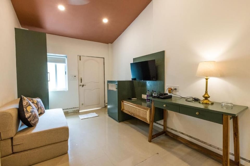 Basic Single Room, 1 Queen Bed with Sofa bed, Non Smoking | Living area | TV, printers