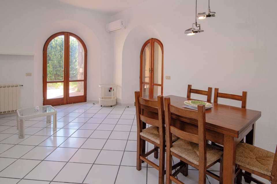 Villa, Balcony, City View | Dining