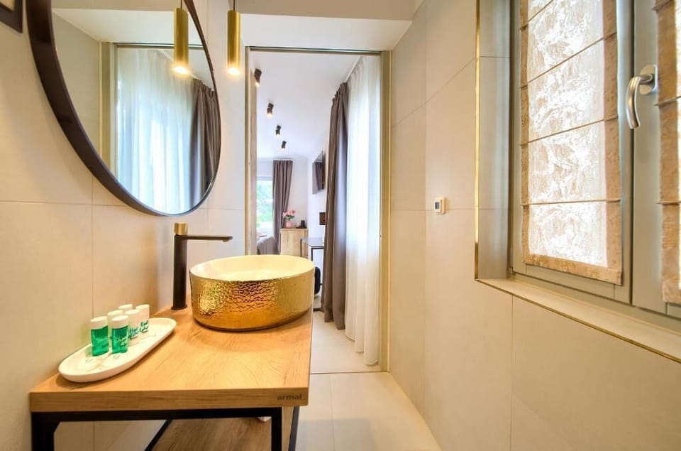 Superior Double Room, Balcony, Sea View | Bathroom | Slippers