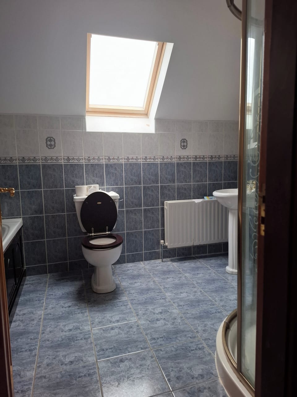 Bree House Sleeps 16 With Free Parking House in County Donegal