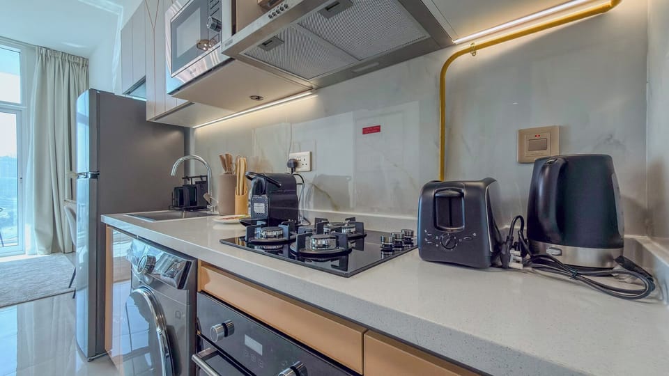 Deluxe Studio, 1 King Bed, Balcony, City View | Private kitchen | Espresso maker