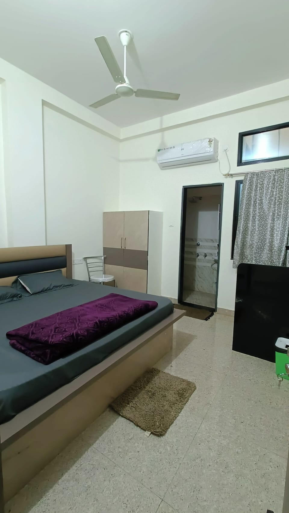 Deluxe Double Room | Desk