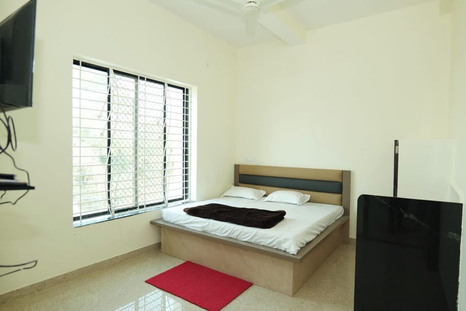 Deluxe Double Room | Desk