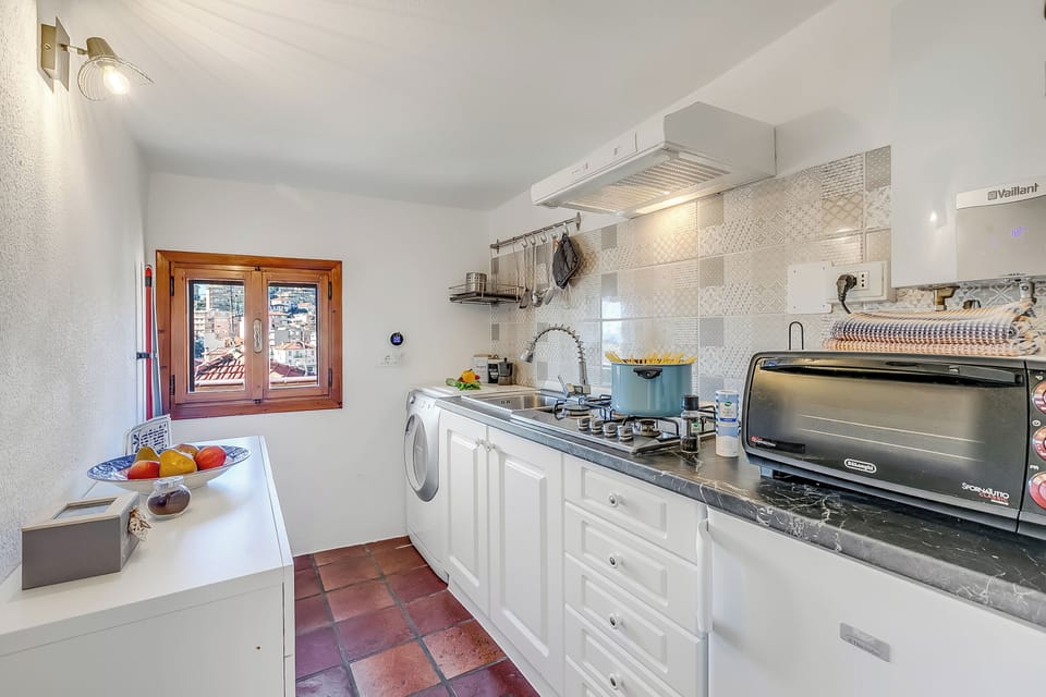 Standard Studio, Sea View (Piccola Pigna - Terrazza Vista Mare) | Private kitchen | Fridge, oven, stovetop, coffee/tea maker