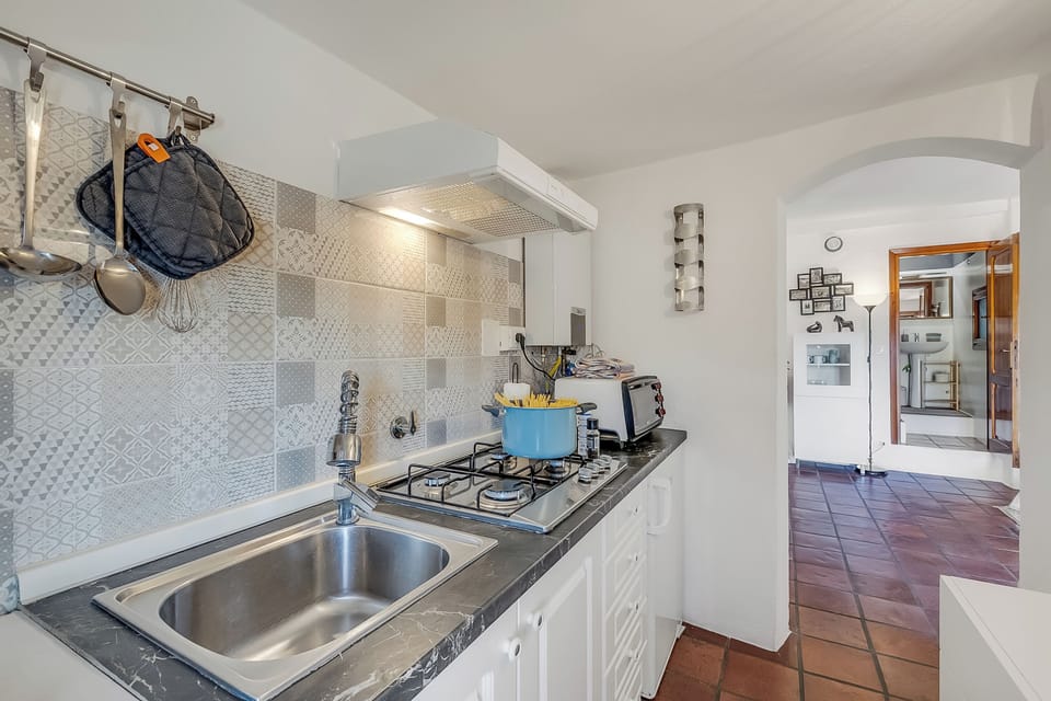 Standard Studio, Sea View (Piccola Pigna - Terrazza Vista Mare) | Private kitchen | Fridge, oven, stovetop, coffee/tea maker
