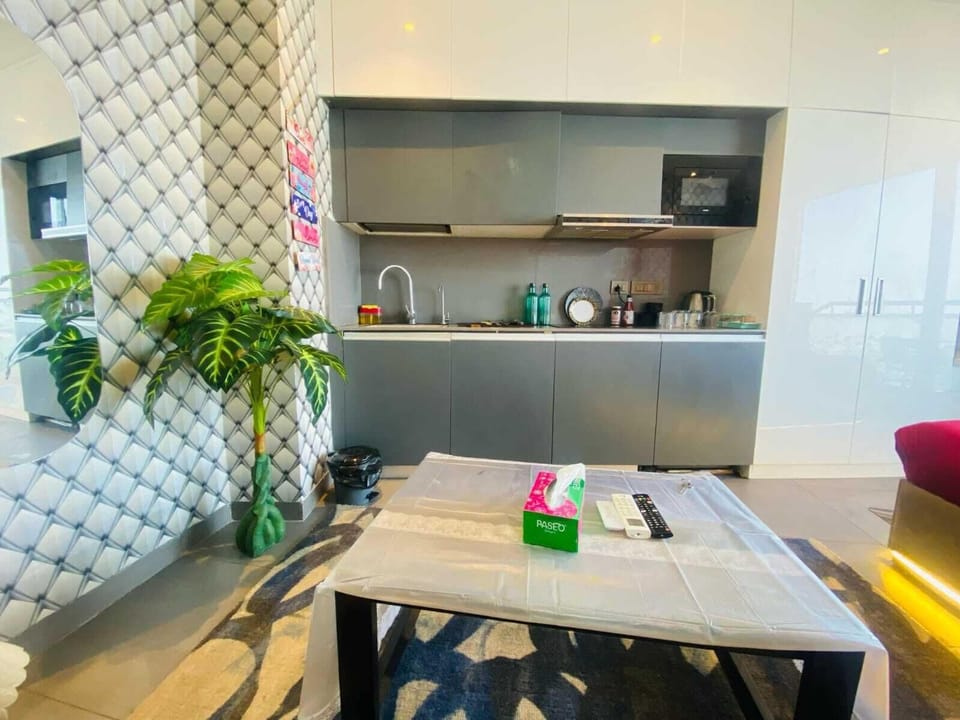 Luxury Studio Suite, City View | Private kitchen | Mini-fridge, cookware/dishes/utensils