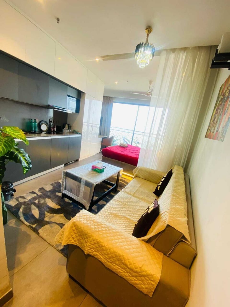 Luxury Studio Suite, City View | Living area
