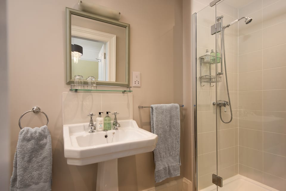 Classic Double or Twin Room (The Green Room) | Bathroom
