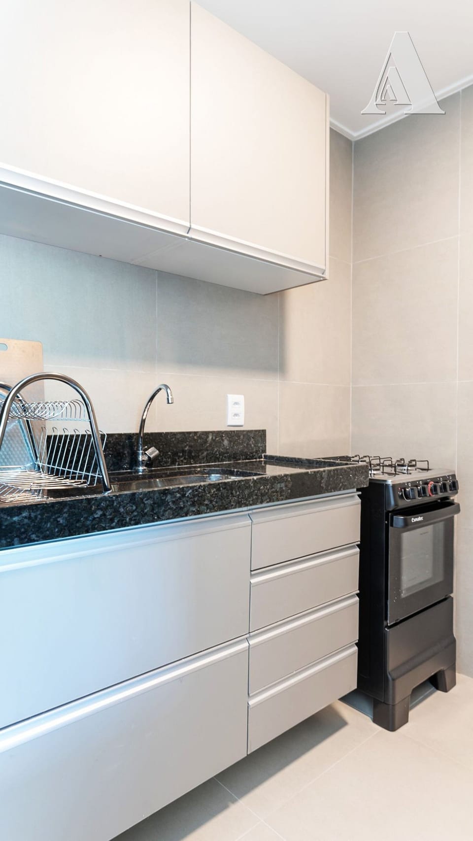 Comfort Apartment | Private kitchen | Blender, cookware/dishes/utensils, dining tables