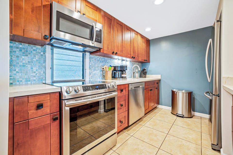 Kitchen - Full kitchen with stainless steel appliances.