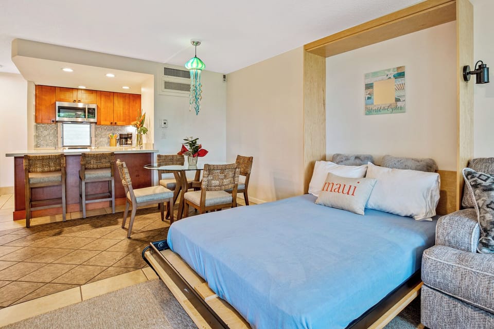 Living room with Murphy bed - Space-saving Queen Murphy bed with a comfortable mattress