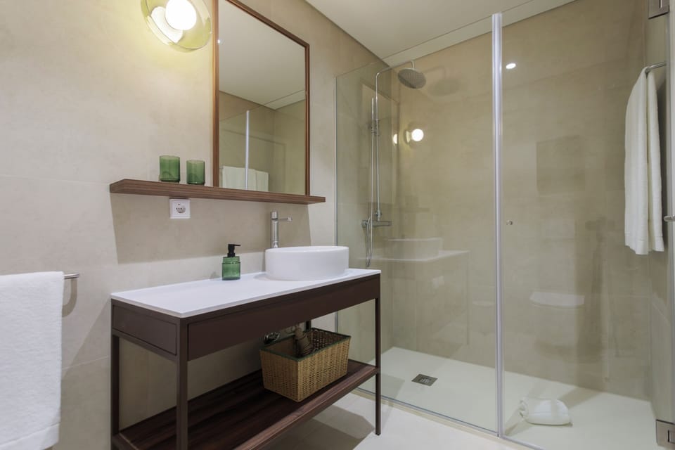 Shower, towels, soap, shampoo