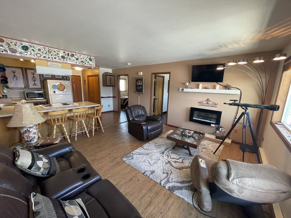 Suite, 2 Bedrooms | Living area | TV, fireplace