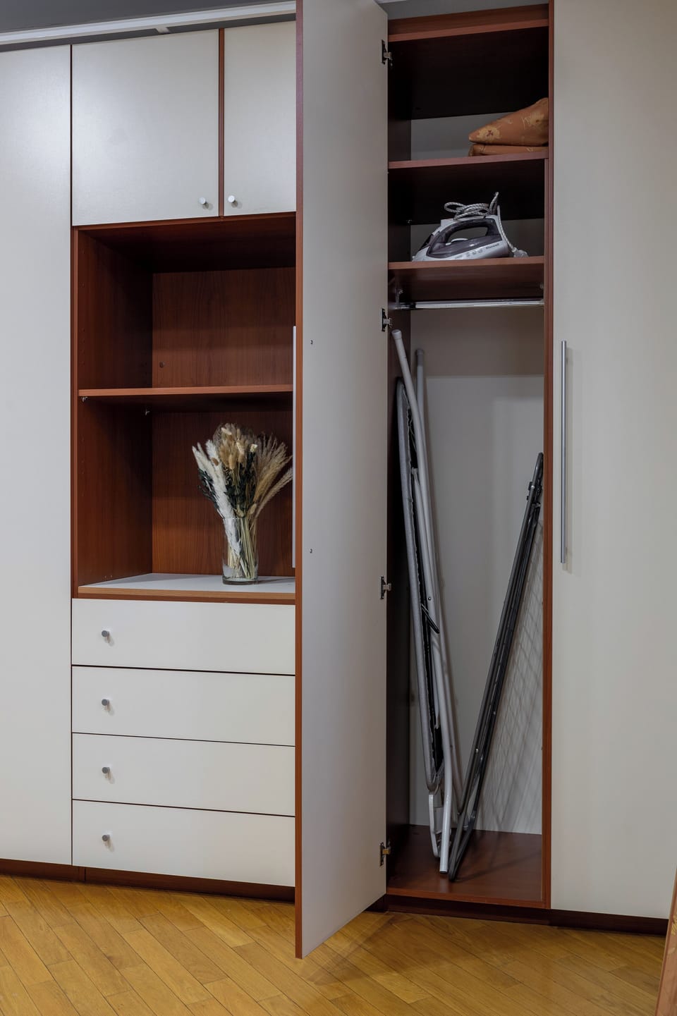 Deluxe Apartment, Non Smoking, Courtyard View | Hypo-allergenic bedding available, laptop workspace, blackout drapes