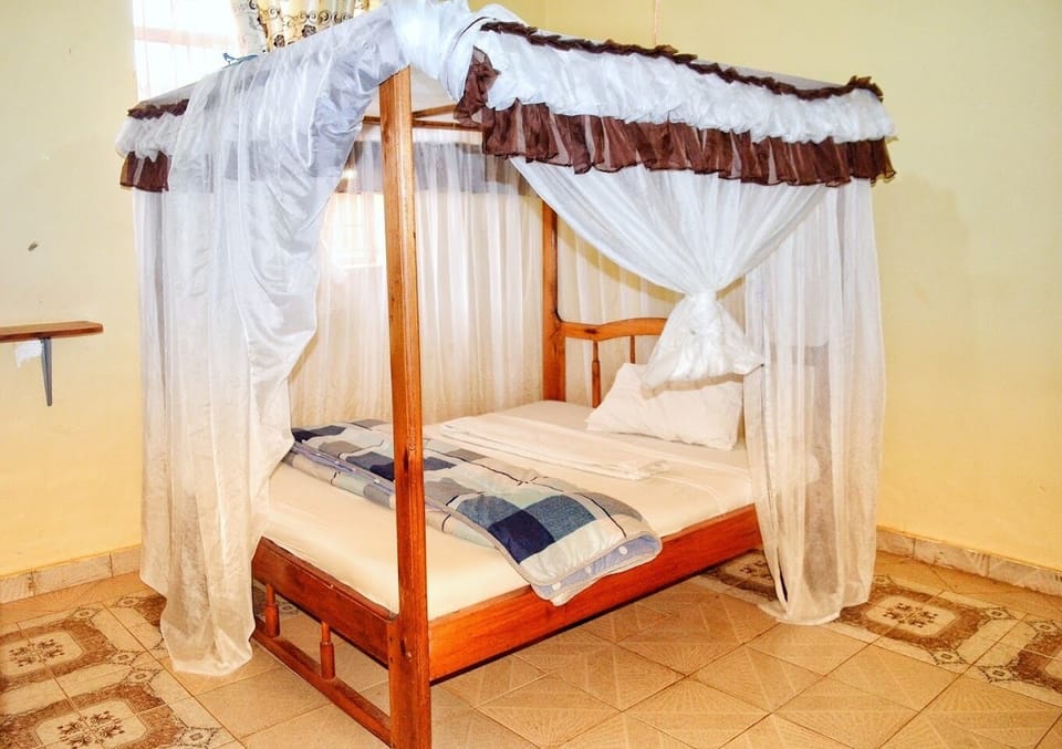 Deluxe Double Room, Garden View | Free WiFi, bed sheets
