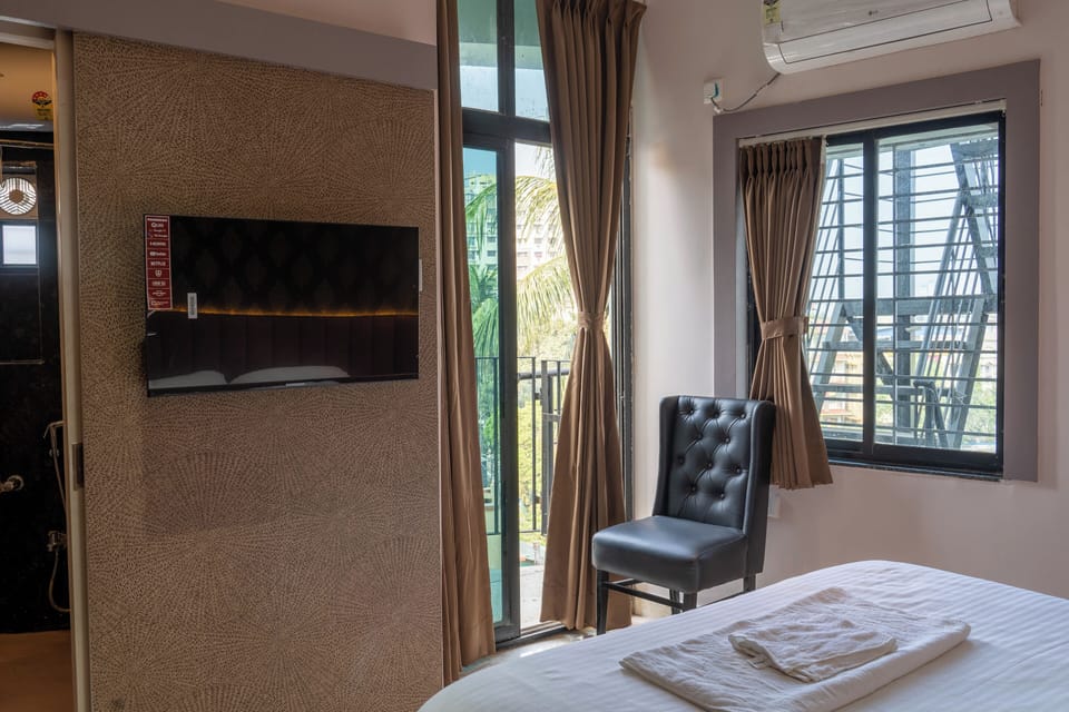Deluxe Double Room, Lake View | Free WiFi