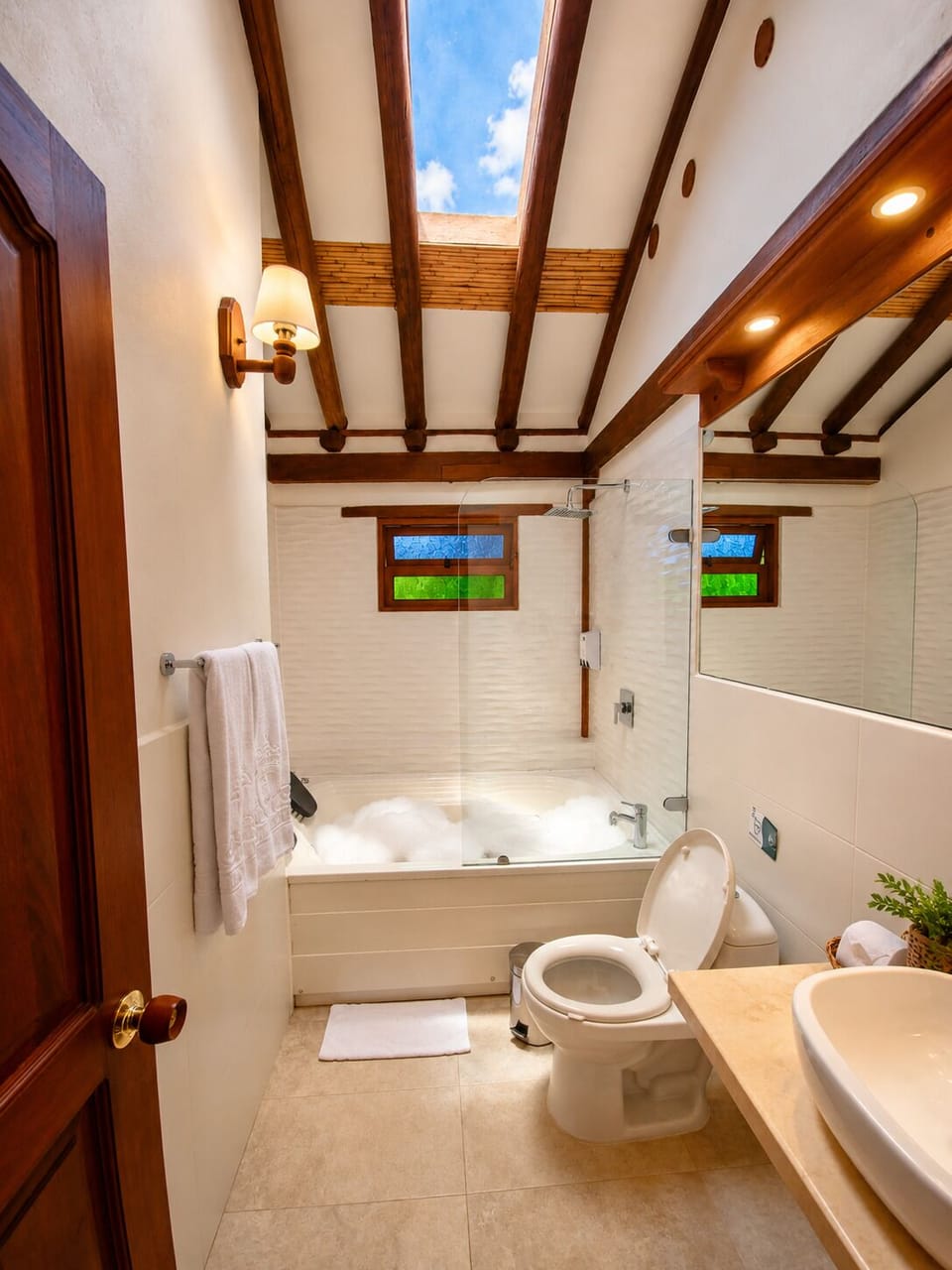 Junior Suite T2 | Bathroom | Jetted tub, rainfall showerhead, free toiletries, hair dryer