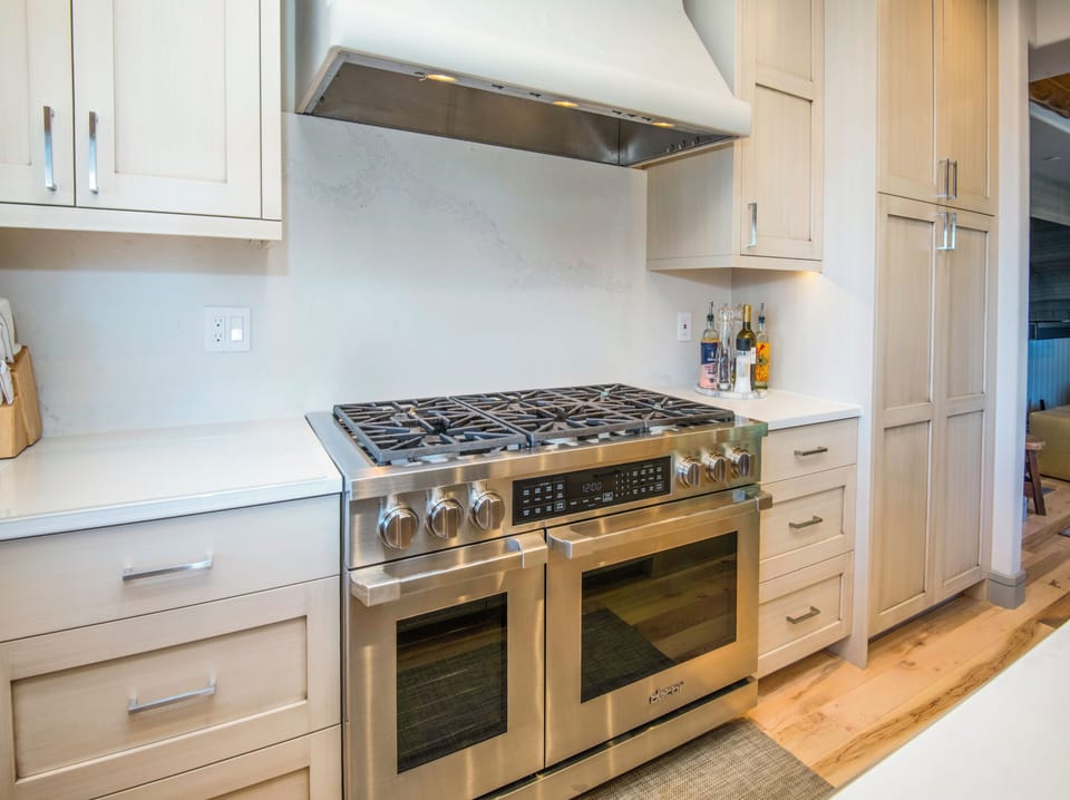 Luxury House, Multiple Bedrooms, Resort View, Slope side | Private kitchen | Fridge, microwave, oven, dishwasher