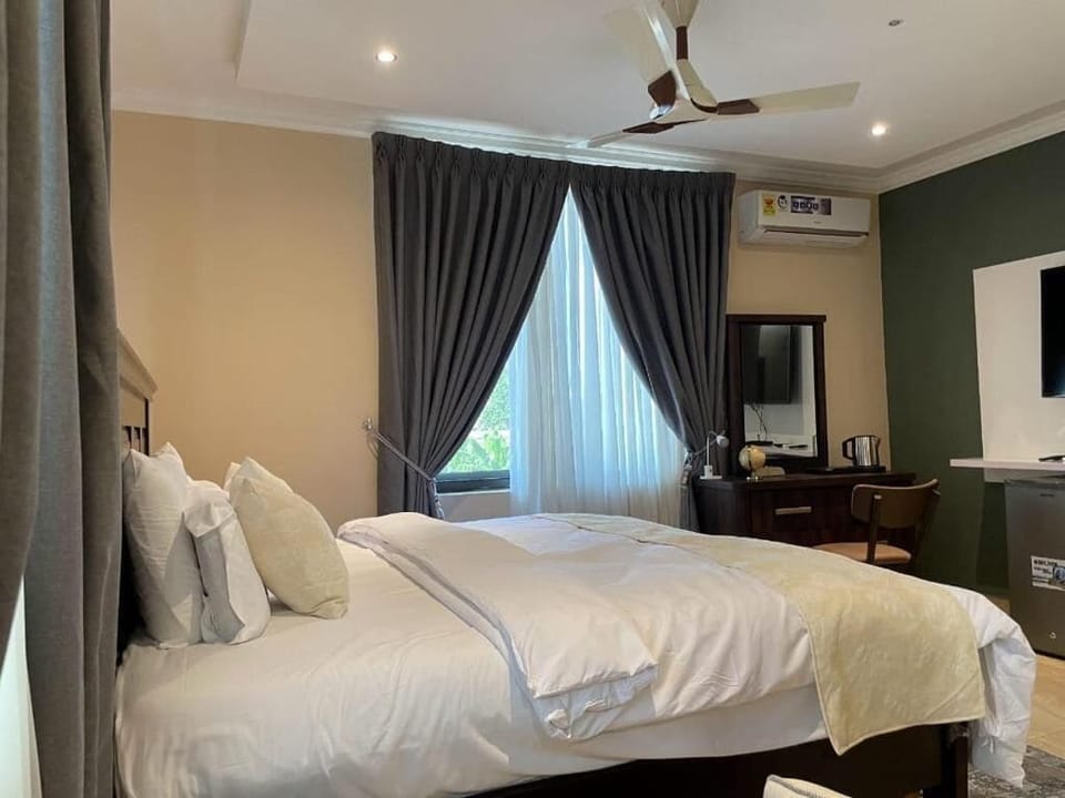 Iron/ironing board, WiFi (free)