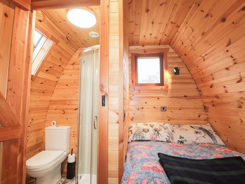 1 bedroom, individually decorated, individually furnished