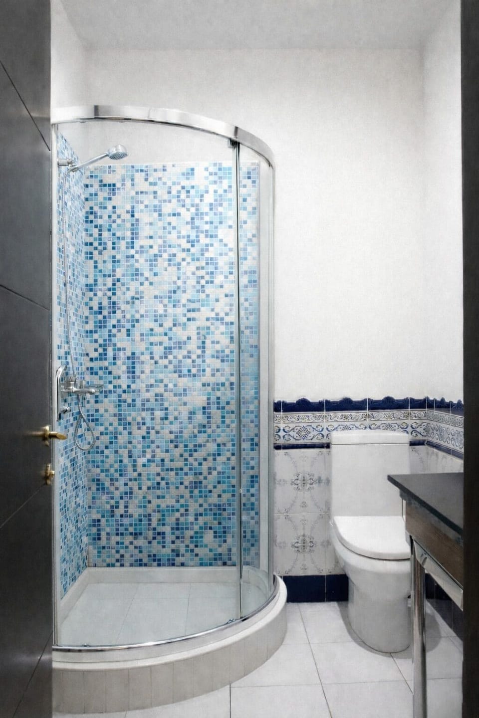 Basic Double Room | Bathroom | Shower, free toiletries, hair dryer, slippers