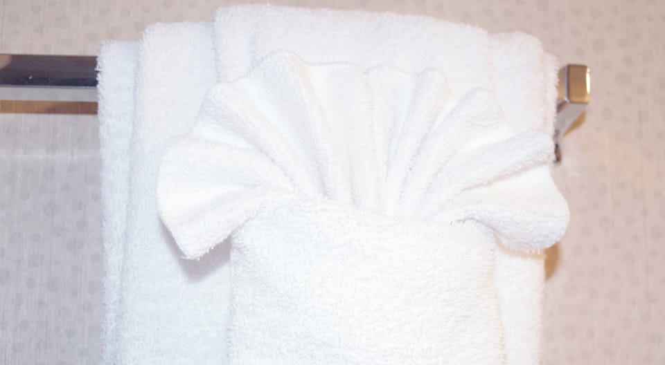 Standard Room, 2 Queen Beds | Bathroom