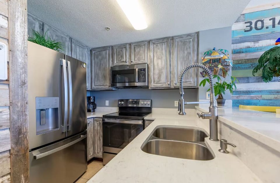 Condo, Multiple Beds (Seychelles 407) | Private kitchen