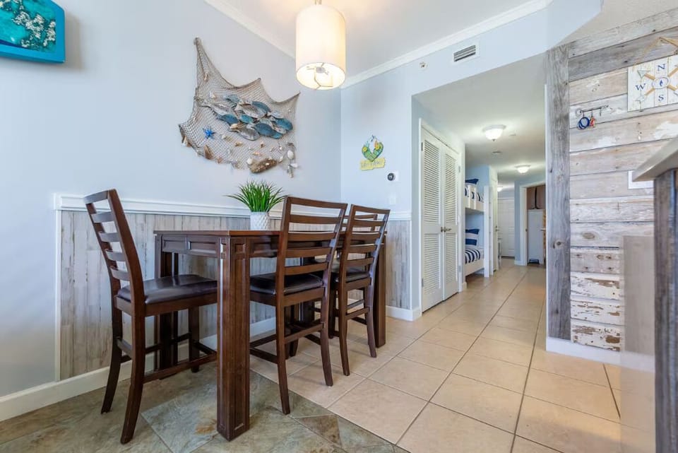 Condo, Multiple Beds (Seychelles 407) | Dining