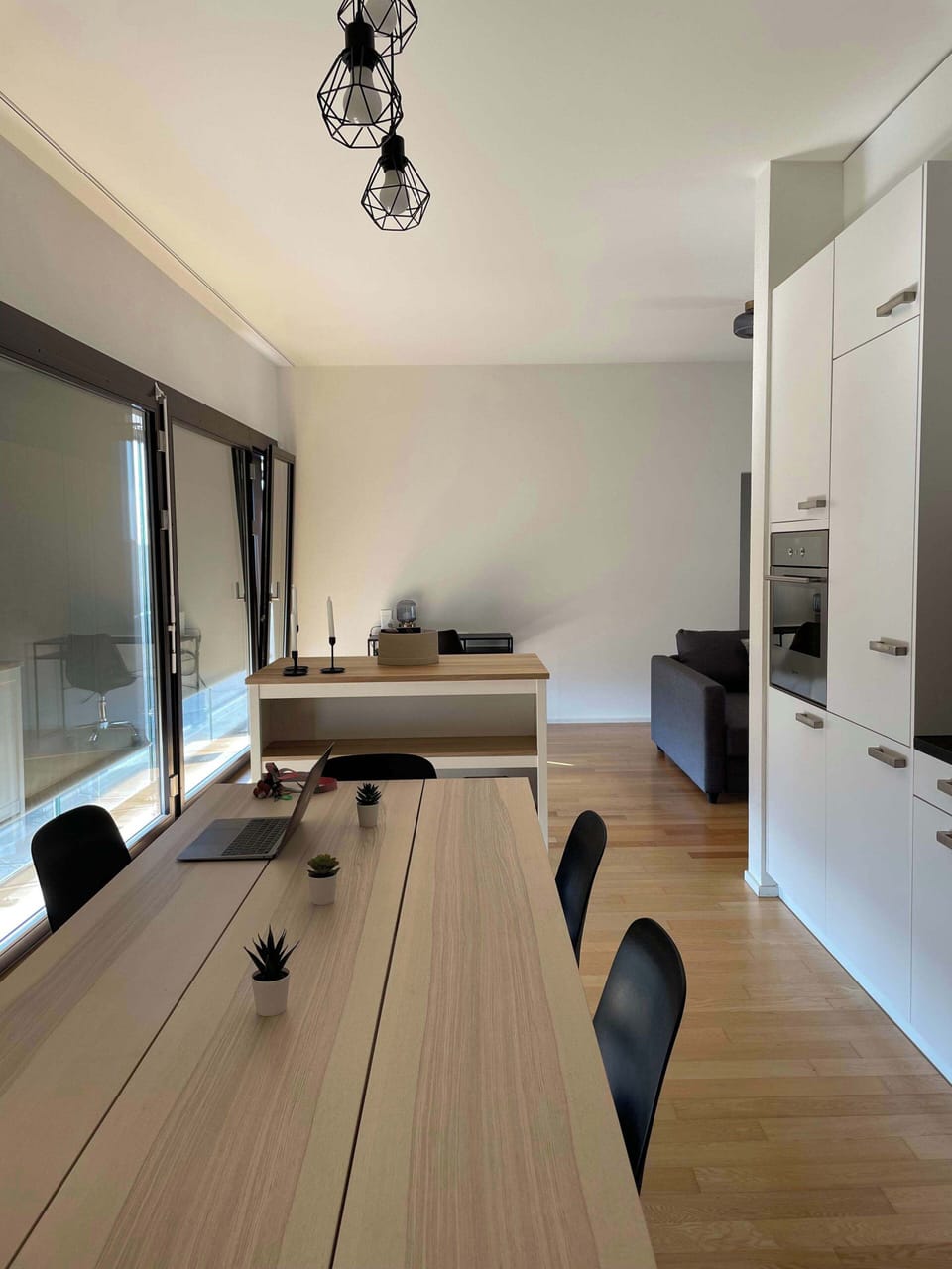 Dinig table