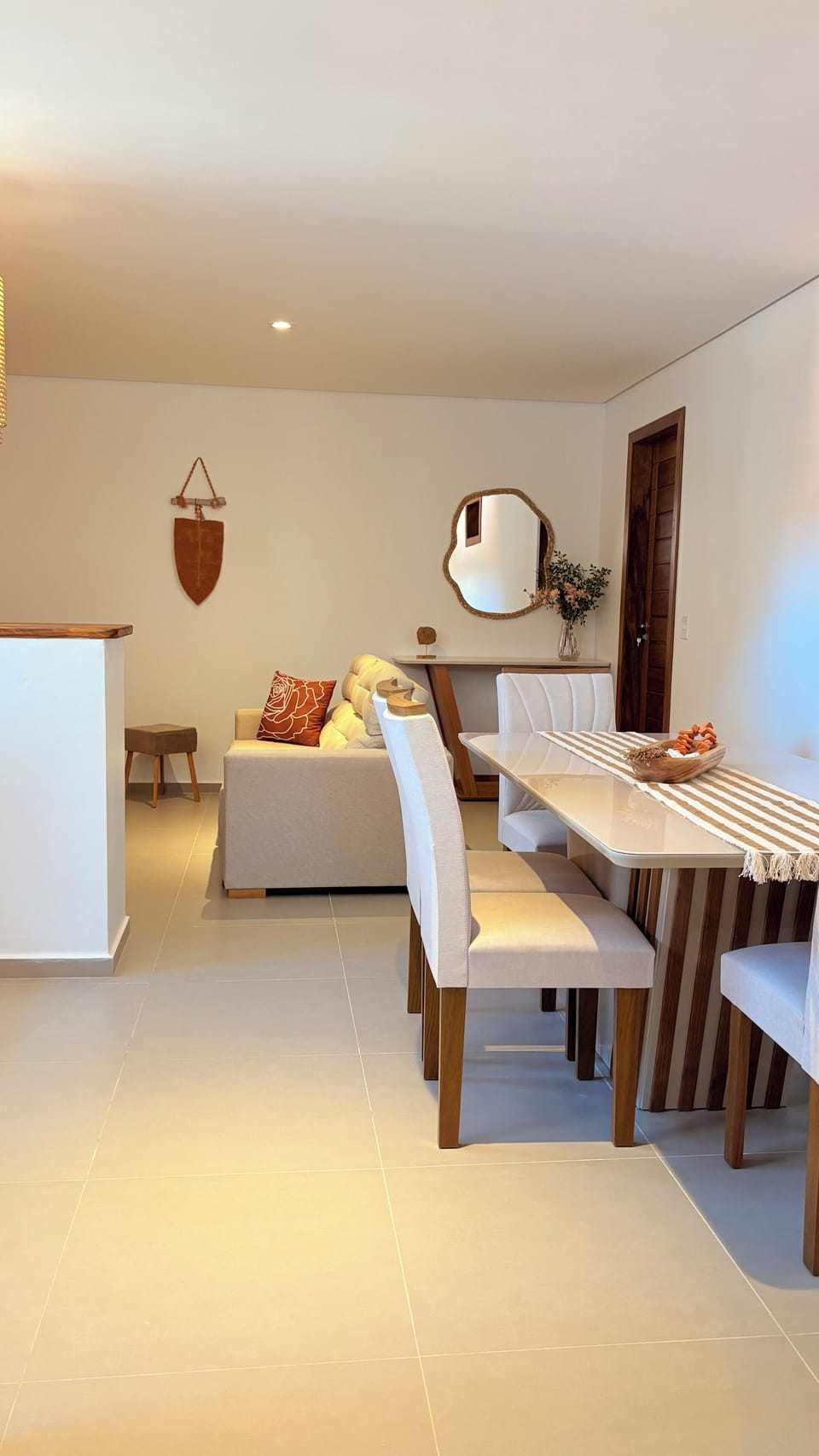 Comfort Apartment | Dining