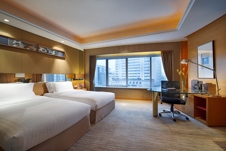 Premium bedding, minibar, in-room safe, desk