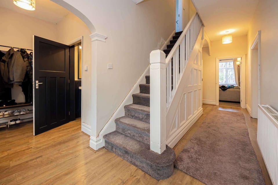 Detached House In Prestwich Sleeps 10 With Parking House in Prestwich