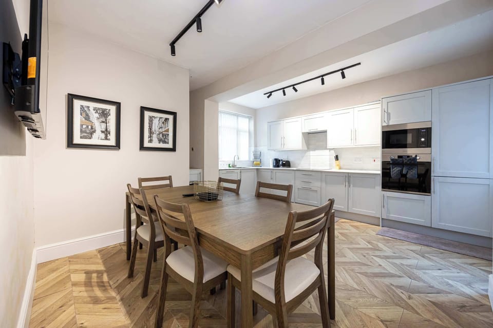House | 4 bedrooms, high-speed internet