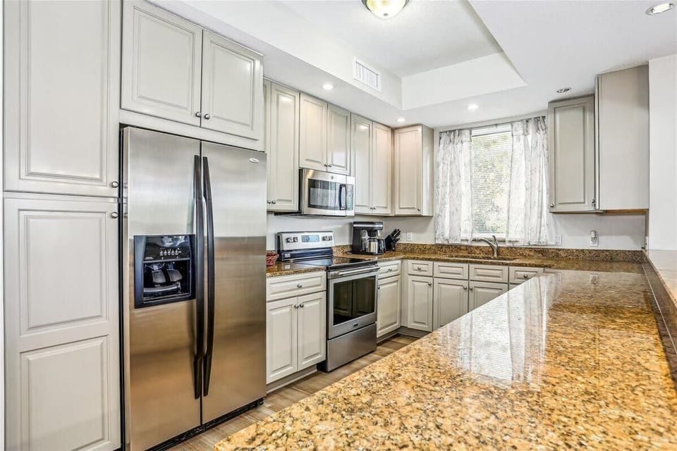 Condo, Multiple Beds (Lost Key 201C) | Private kitchen