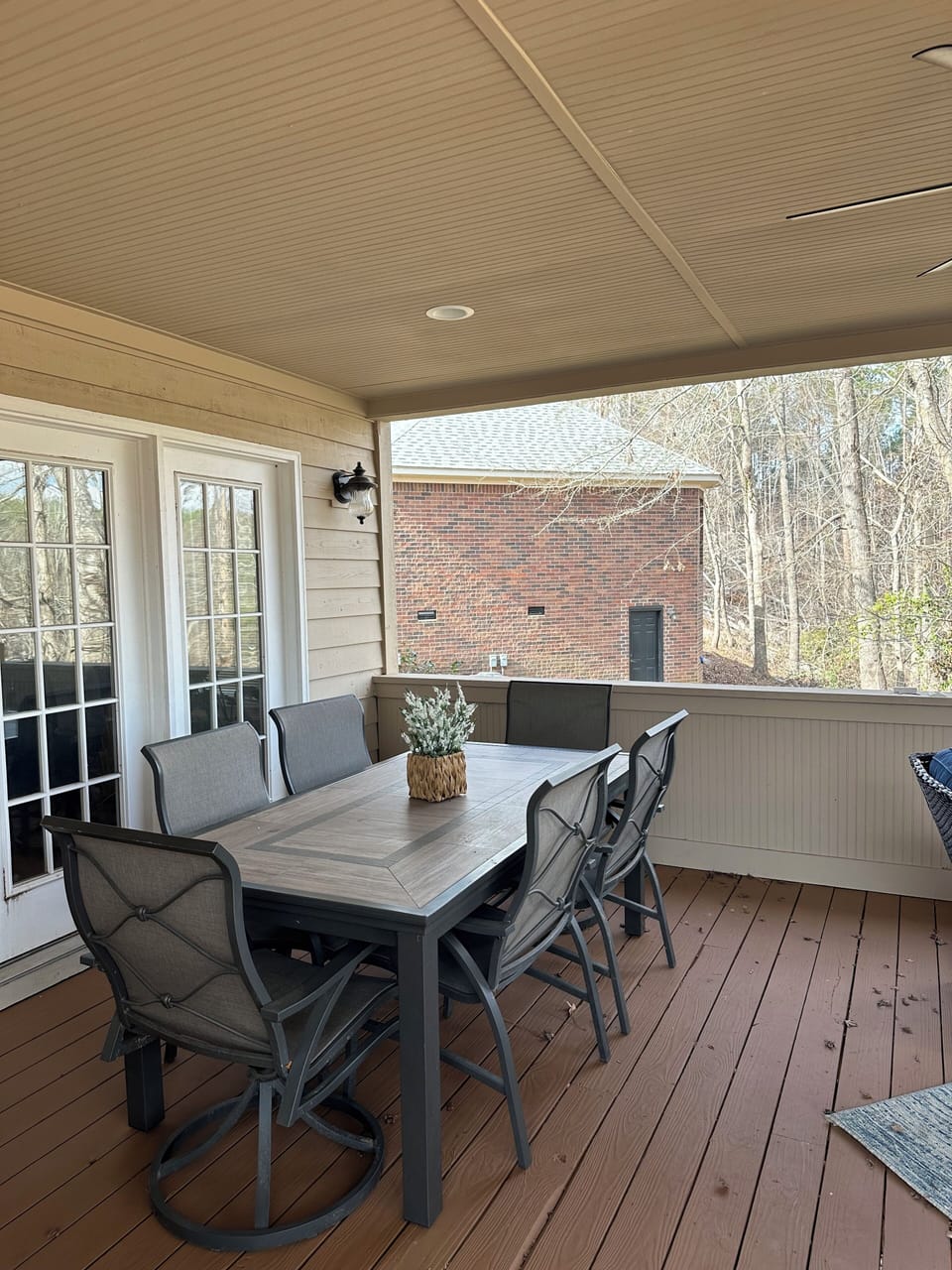 Outdoor dining