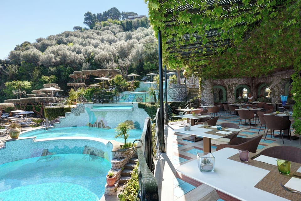 2 restaurants, dinner served, Regional cuisine