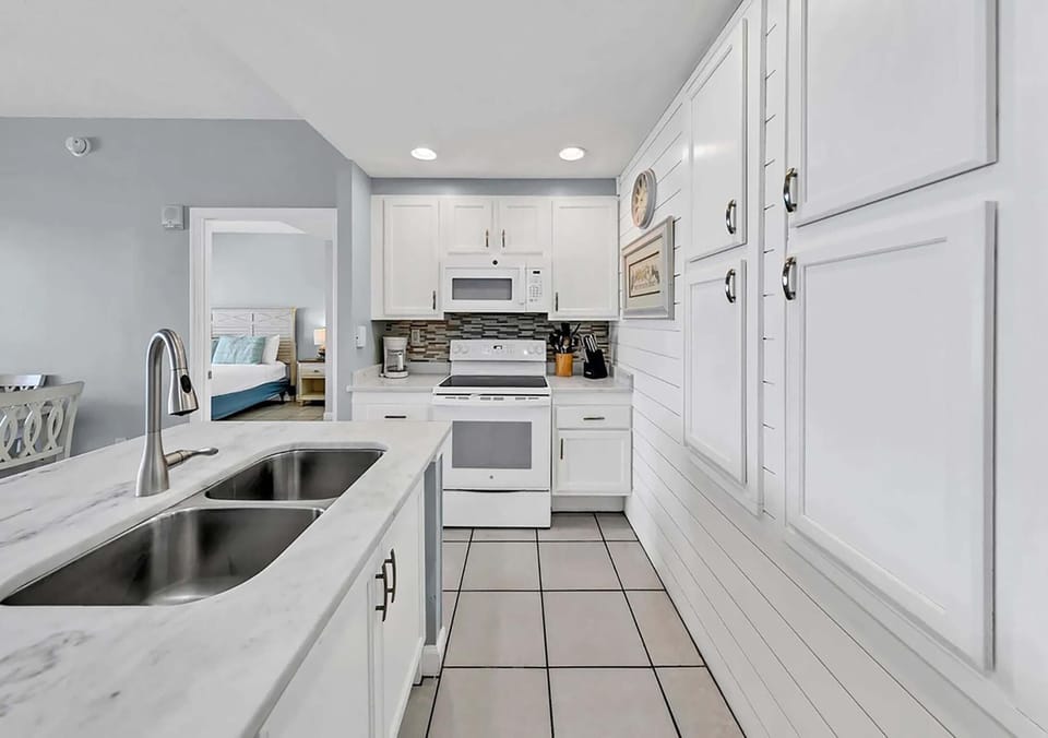 Condo, Multiple Beds (Sterling Reef 104) | Private kitchen