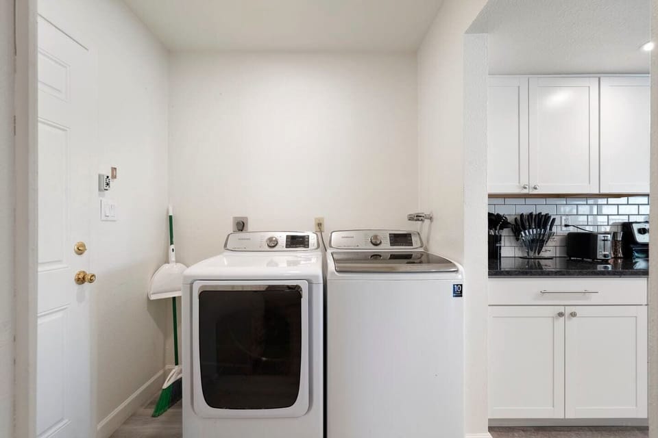 In-unit washer and dryer included
