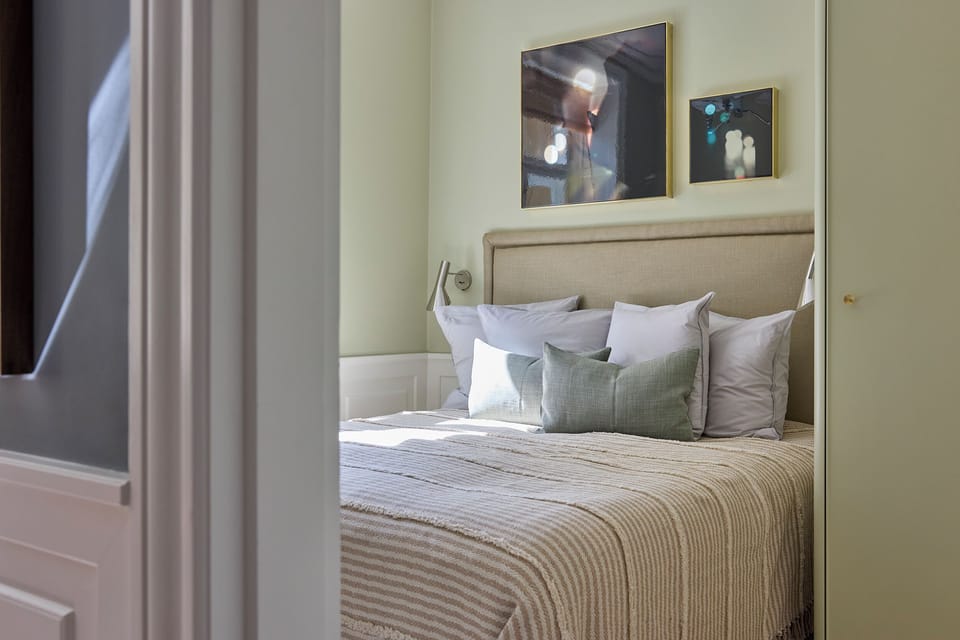 The Cosy | Minibar, in-room safe, blackout drapes, iron/ironing board