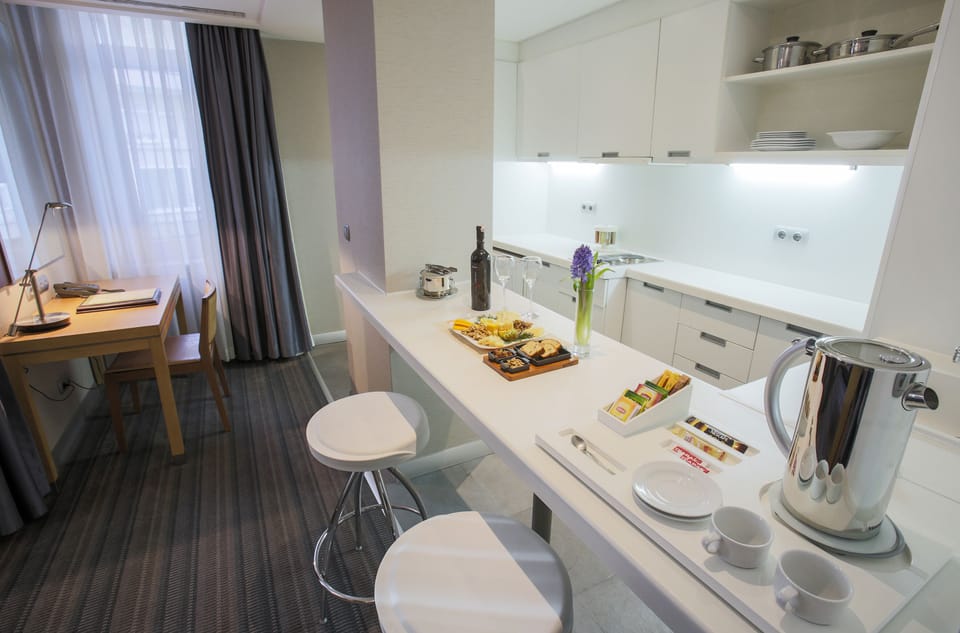Superior Suite | Private kitchen | Stovetop, electric kettle, cookware/dishes/utensils