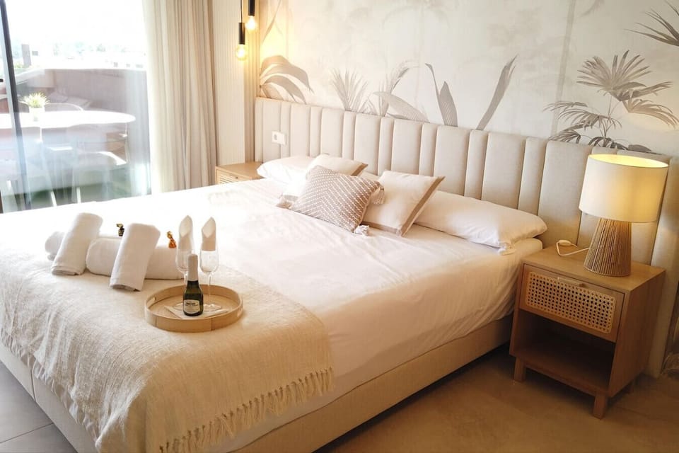 Luxury Bedroom, Towels, Fresh linens.