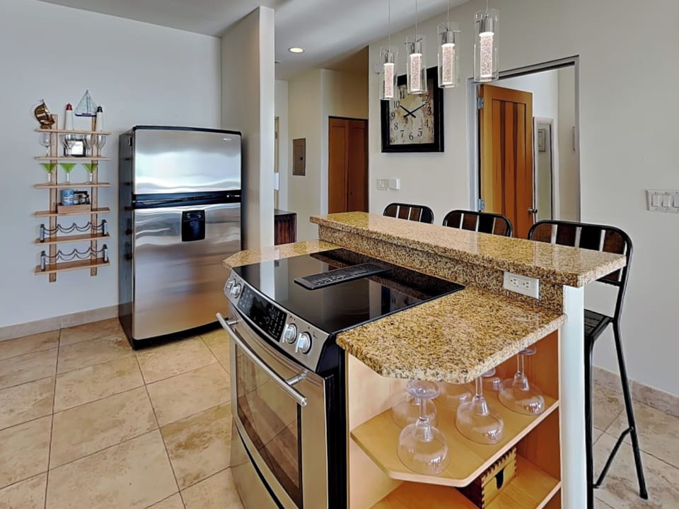 Condo (2 Bedrooms) | Property amenity