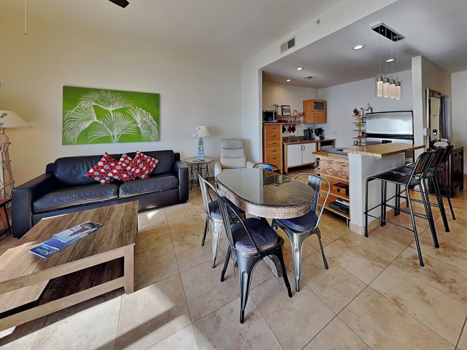 Condo (2 Bedrooms) | Property amenity