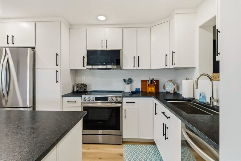 Stainless steel appliances 🍽️✨ and a thoughtfully updated kitchen for effortless coastal cooking.