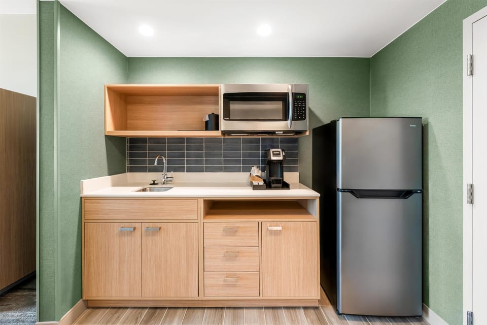 Deluxe Room, 1 King Bed | Private kitchen | Coffee/tea maker