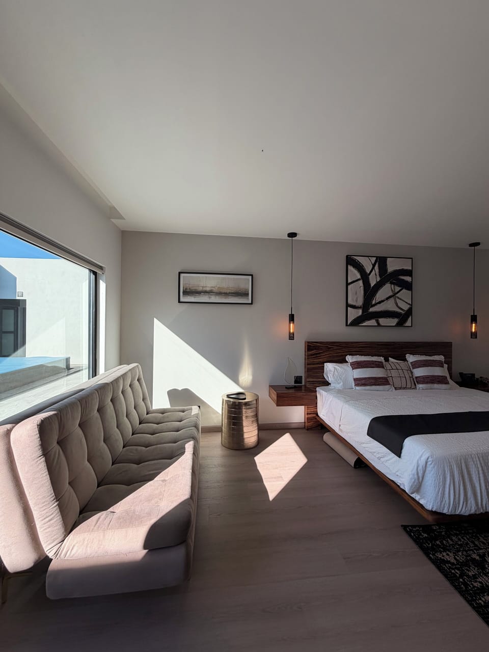 Comfort Room | Laptop workspace, iron/ironing board, free WiFi