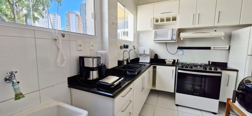 Basic Apartment | Private kitchen | Fridge, microwave, oven, blender
