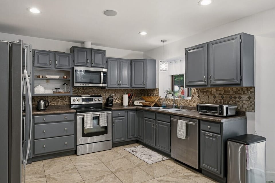 Kitchen | Stainless Steel Appliances | Tile Backsplash & Toaster Oven