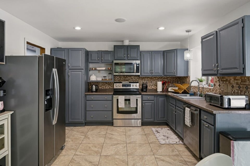 Kitchen | Stainless Steel Appliances | Tile Backsplash & Toaster Oven
