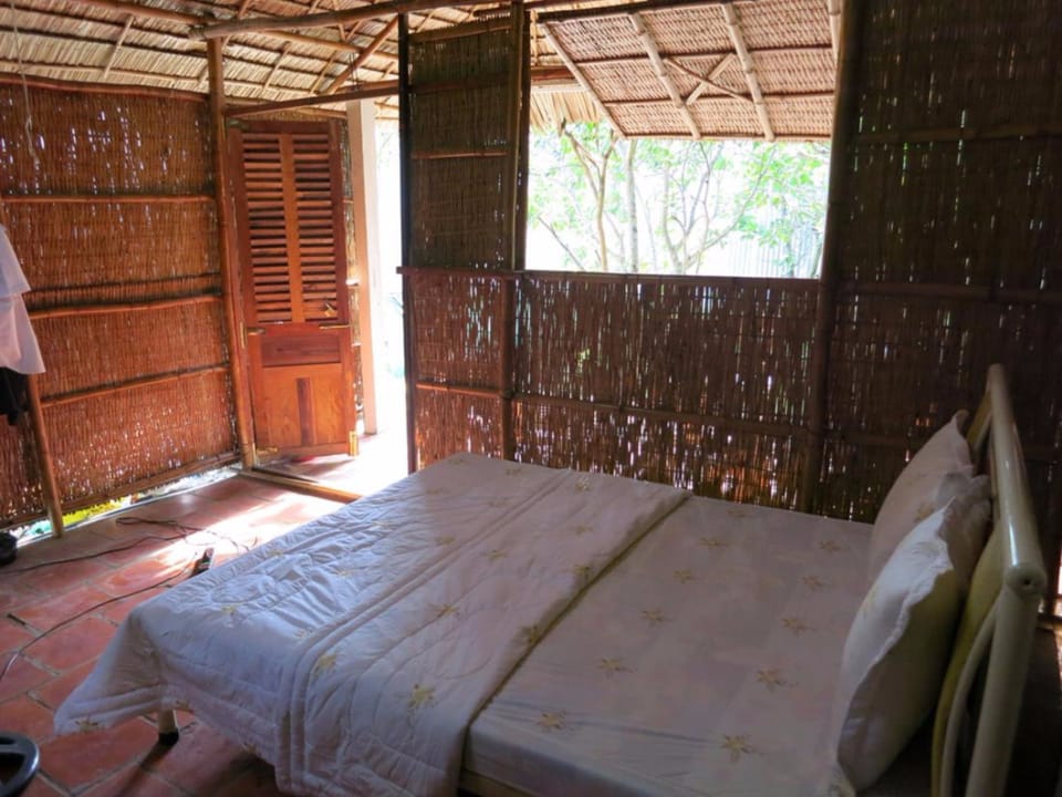 Bungalow | Desk, free WiFi